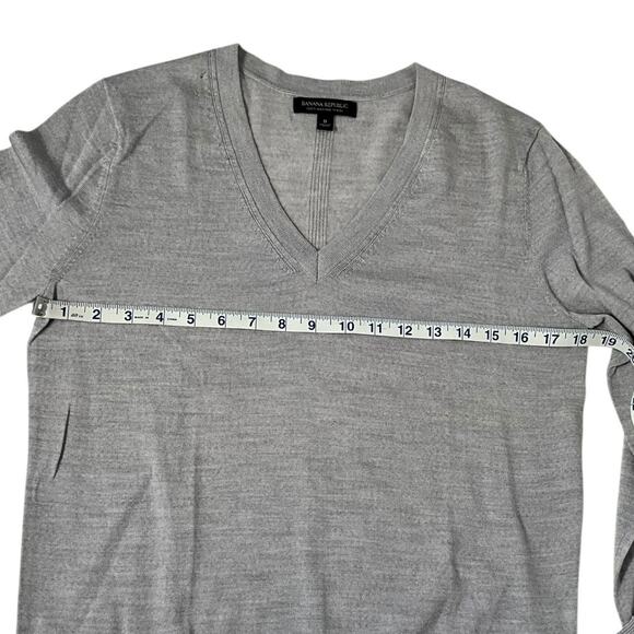 Banana Republic 100% Merino Wool V-Neck Sweater – Gray – Size Small – NWOT - Picture 8 of 10